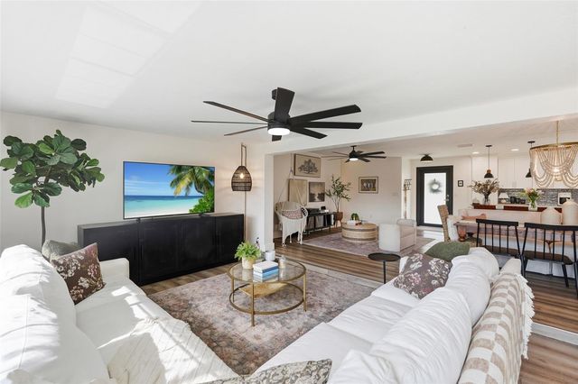 2835 SE 18TH AVENUE, Cape Coral, FL 33904