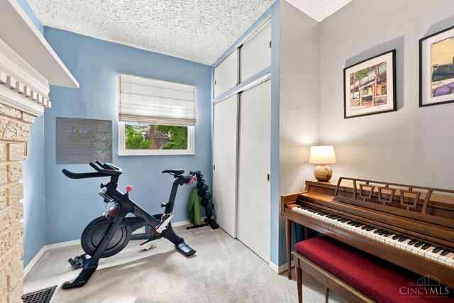5523 Arnsby Place, Cincinnati, OH 45227