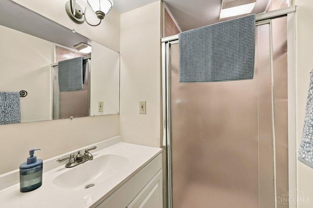 5523 Arnsby Place, Cincinnati, OH 45227