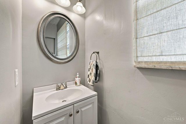 5523 Arnsby Place, Cincinnati, OH 45227