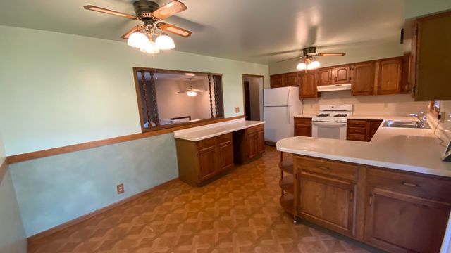 2252 Four Seasons Pkwy, Crown Point, IN 46307