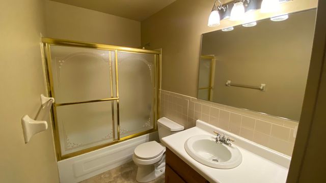 2252 Four Seasons Pkwy, Crown Point, IN 46307