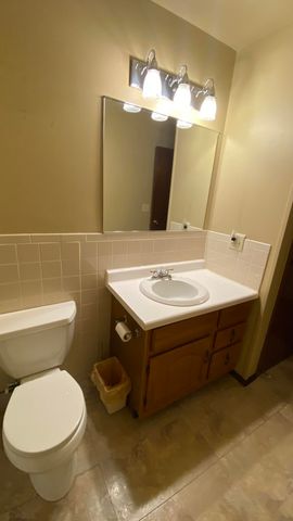 2252 Four Seasons Pkwy, Crown Point, IN 46307
