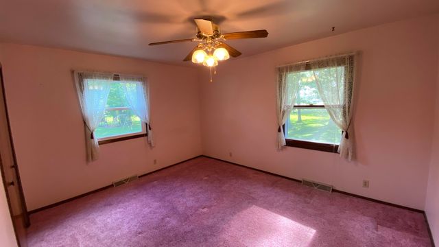 2252 Four Seasons Pkwy, Crown Point, IN 46307