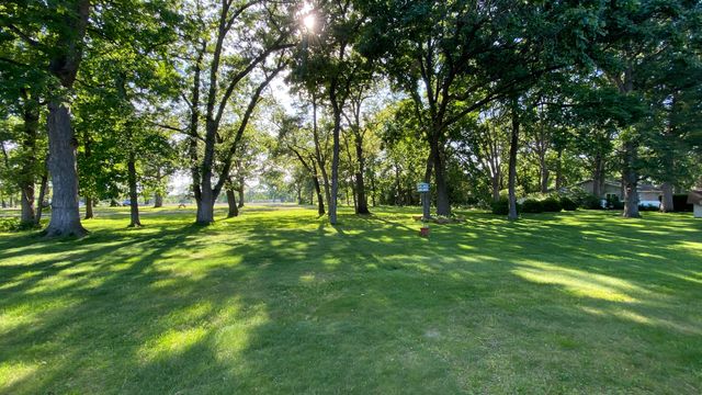 2252 Four Seasons Pkwy, Crown Point, IN 46307