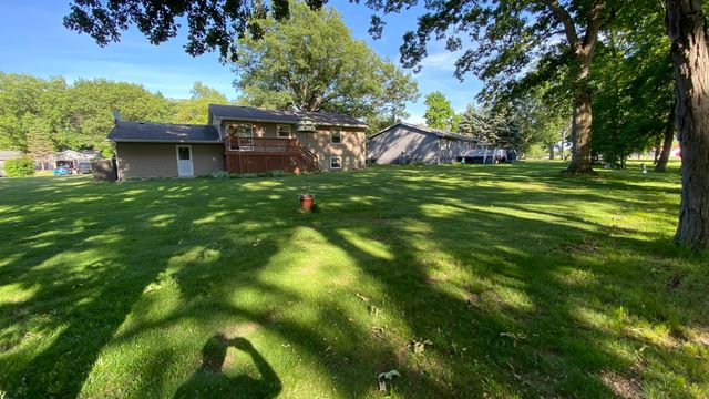 2252 Four Seasons Pkwy, Crown Point, IN 46307