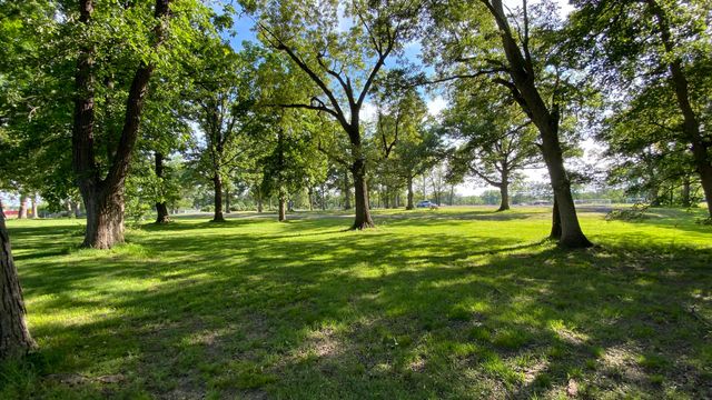 2252 Four Seasons Pkwy, Crown Point, IN 46307