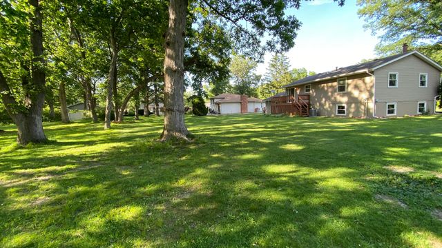 2252 Four Seasons Pkwy, Crown Point, IN 46307