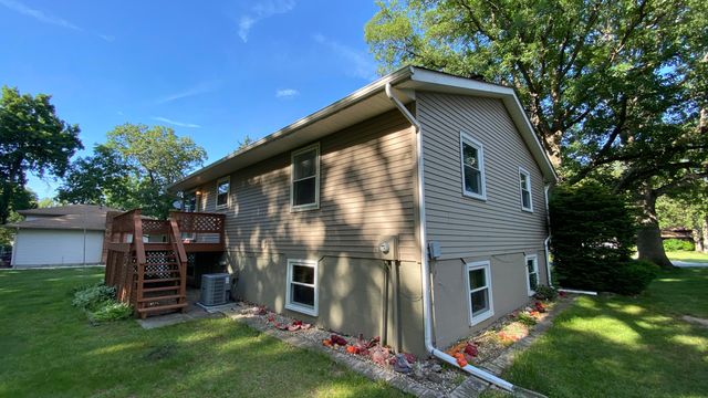 2252 Four Seasons Pkwy, Crown Point, IN 46307