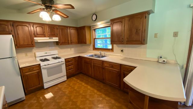 2252 Four Seasons Pkwy, Crown Point, IN 46307