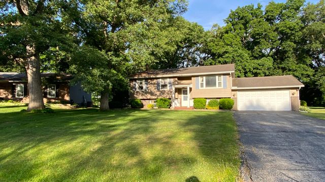 2252 Four Seasons Pkwy, Crown Point, IN 46307
