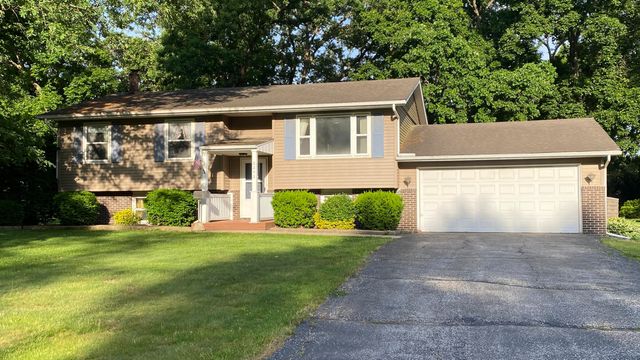2252 Four Seasons Pkwy, Crown Point, IN 46307