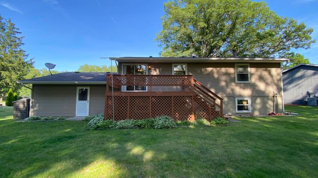2252 Four Seasons Pkwy, Crown Point, IN 46307