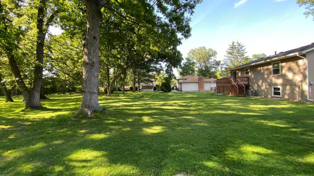 2252 Four Seasons Pkwy, Crown Point, IN 46307
