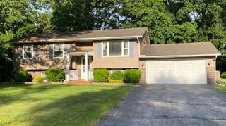 2252 Four Seasons Pkwy, Crown Point, IN 46307