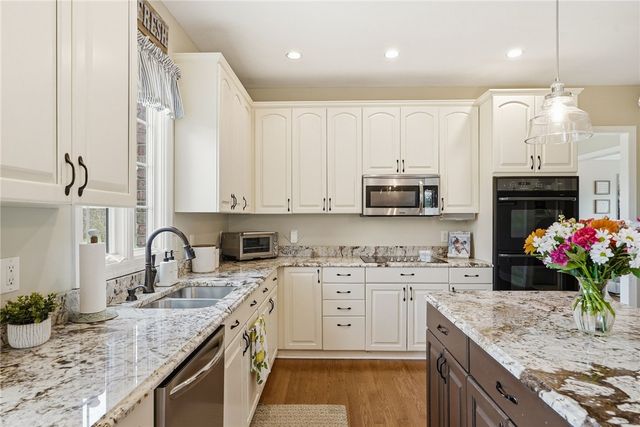 315 Fox Run Dr, Peters Twp, PA 15367