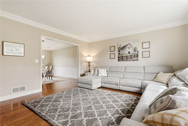 315 Fox Run Dr, Peters Twp, PA 15367