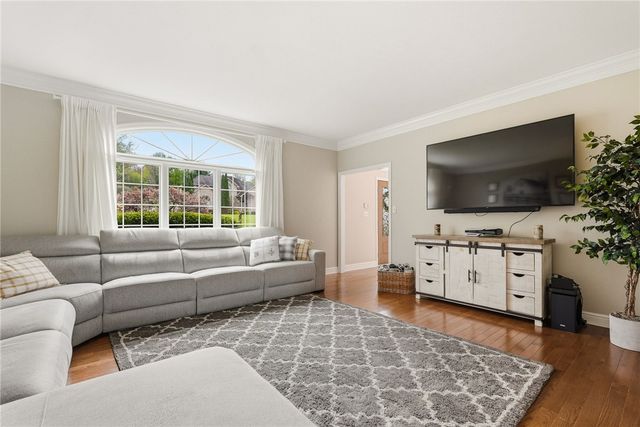 315 Fox Run Dr, Peters Twp, PA 15367