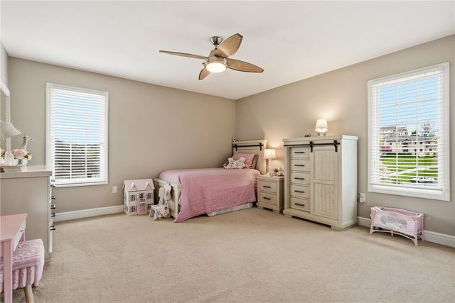 315 Fox Run Dr, Peters Twp, PA 15367