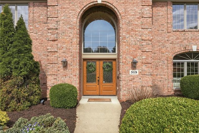 315 Fox Run Dr, Peters Twp, PA 15367