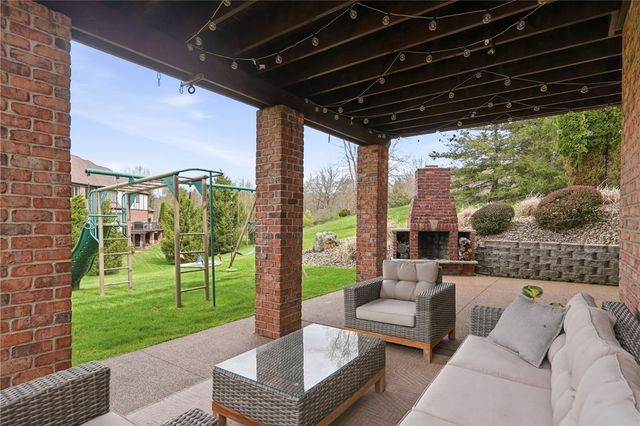 315 Fox Run Dr, Peters Twp, PA 15367