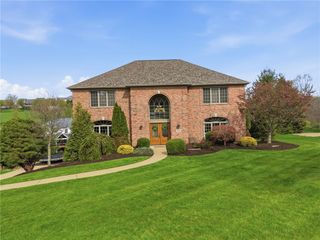 315 Fox Run Dr, Peters Twp, PA 15367
