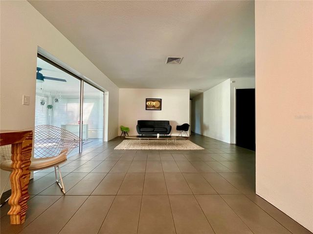 1945 68TH AVENUE S, St Petersburg, FL 33712