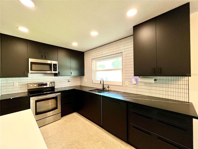 1945 68TH AVENUE S, St Petersburg, FL 33712