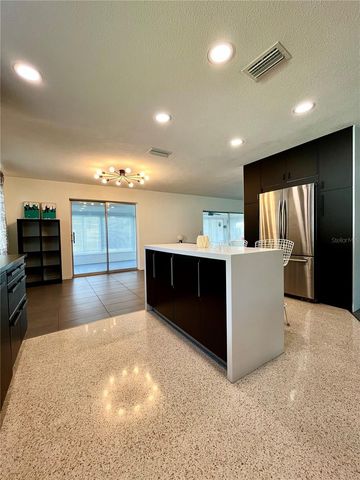 1945 68TH AVENUE S, St Petersburg, FL 33712