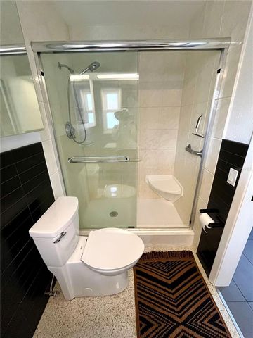 1945 68TH AVENUE S, St Petersburg, FL 33712