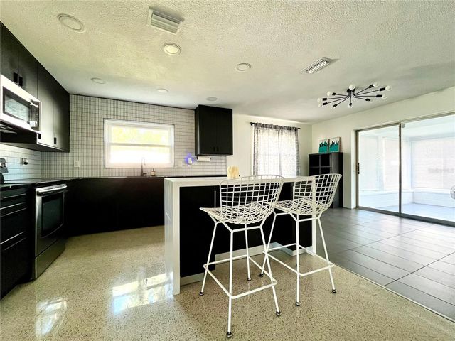 1945 68TH AVENUE S, St Petersburg, FL 33712