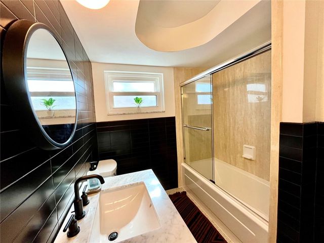 1945 68TH AVENUE S, St Petersburg, FL 33712