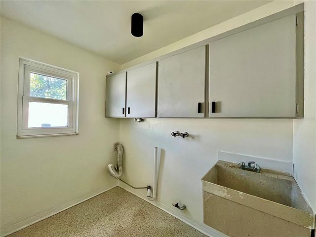 1945 68TH AVENUE S, St Petersburg, FL 33712