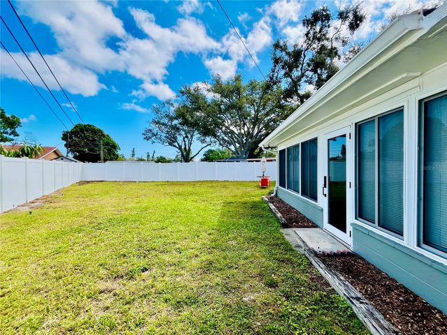 1945 68TH AVENUE S, St Petersburg, FL 33712