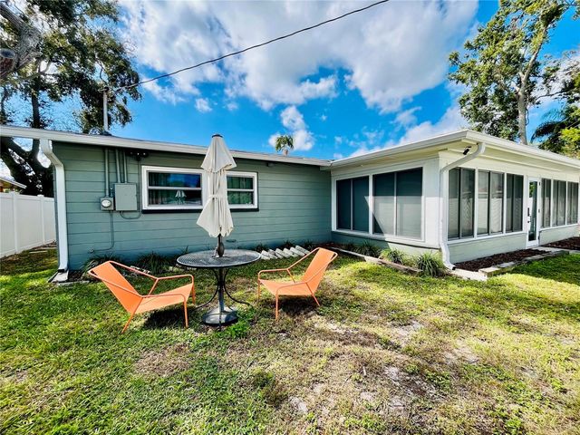 1945 68TH AVENUE S, St Petersburg, FL 33712