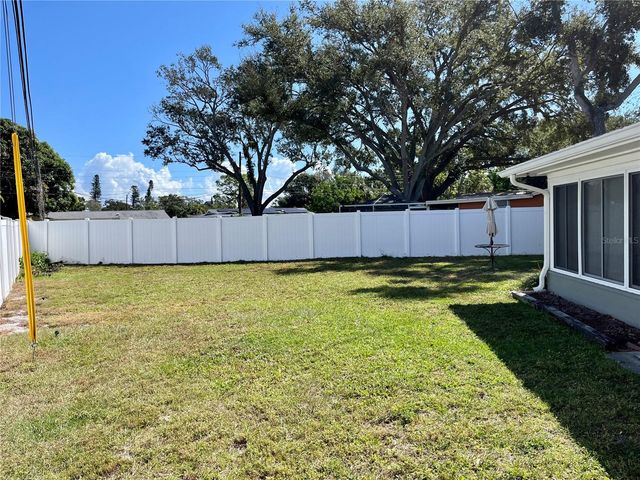 1945 68TH AVENUE S, St Petersburg, FL 33712