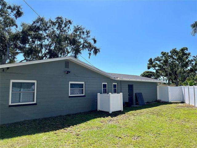 1945 68TH AVENUE S, St Petersburg, FL 33712