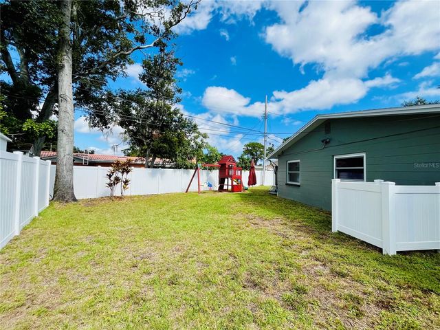 1945 68TH AVENUE S, St Petersburg, FL 33712