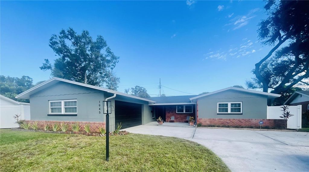 1945 68TH AVENUE S, St Petersburg, FL 33712