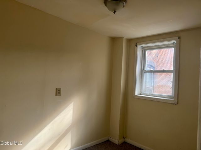3256 6th Avenue, Troy, NY 12180