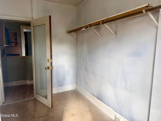 3256 6th Avenue, Troy, NY 12180