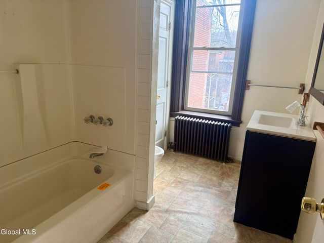 3256 6th Avenue, Troy, NY 12180