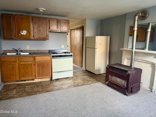 3256 6th Avenue, Troy, NY 12180