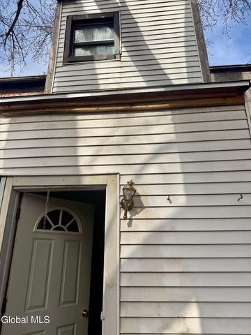 3256 6th Avenue, Troy, NY 12180