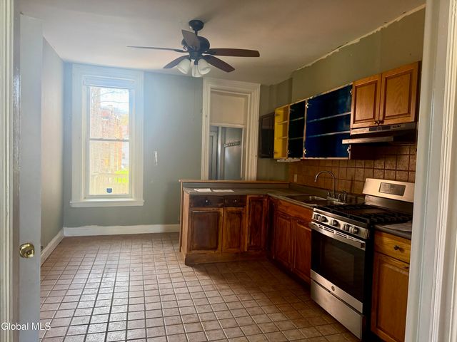 3256 6th Avenue, Troy, NY 12180