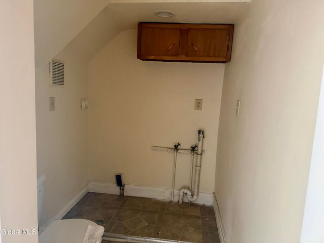 3256 6th Avenue, Troy, NY 12180