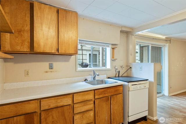 6737 Sycamore Avenue NW, Seattle, WA 98117