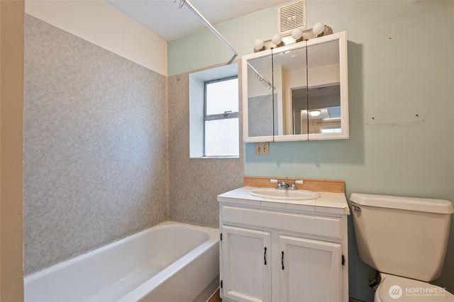6737 Sycamore Avenue NW, Seattle, WA 98117