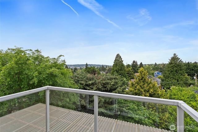 6737 Sycamore Avenue NW, Seattle, WA 98117