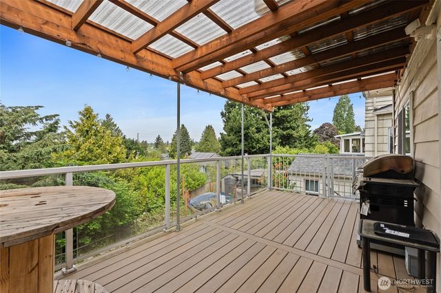 6737 Sycamore Avenue NW, Seattle, WA 98117